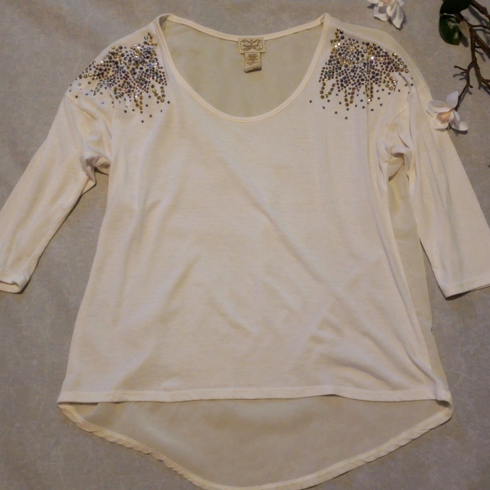 Top with stud detail